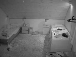 voyeurcam-julmodels-whitebed-2 — Camsoda recorded stream screenshot (21 Jan 2026)