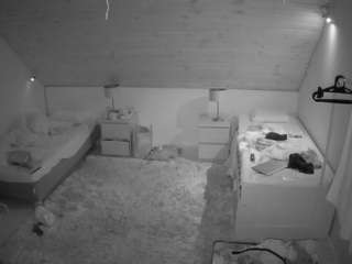 voyeurcam-julmodels-whitebed-2 — Camsoda recorded stream screenshot (21 Jan 2026)