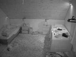 voyeurcam-julmodels-whitebed-2 — Camsoda recorded stream screenshot (21 Jan 2026)