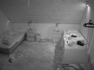 voyeurcam-julmodels-whitebed-2 — Camsoda recorded stream screenshot (21 Jan 2026)