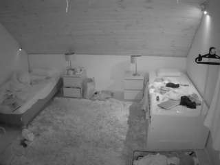 voyeurcam-julmodels-whitebed-2 — Camsoda recorded stream screenshot (21 Jan 2026)