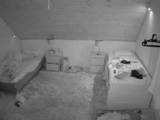 voyeurcam-julmodels-whitebed-2 — Camsoda recorded stream screenshot (21 Jan 2026)