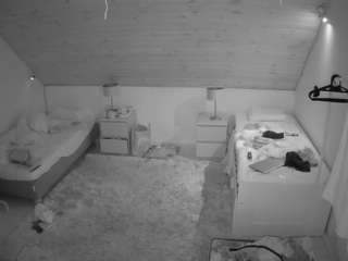 voyeurcam-julmodels-whitebed-2 — Camsoda recorded stream screenshot (21 Jan 2026)