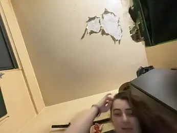 Snowbunnycake_131 — Stripchat recorded stream image, 02.02.2026 09:00