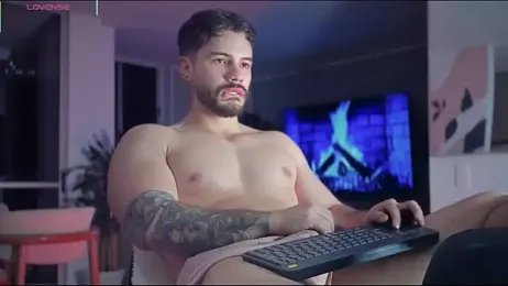 Valenthino_Salvatore — Stripchat recorded stream screenshot (04 Feb 2026)