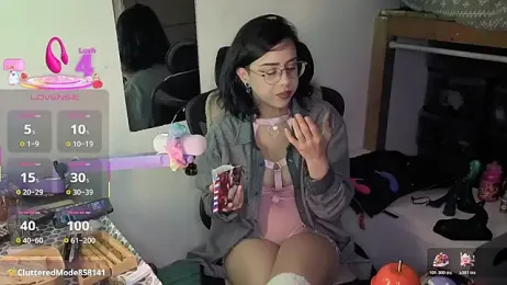 LisandreLaVenale — Stripchat recorded stream screenshot (04 Feb 2026)