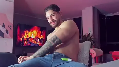 Valenthino_Salvatore — Stripchat recorded stream screenshot (11 Feb 2026)