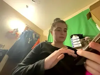 Snowbunnycake_131 — Stripchat recorded stream image, 11.02.2026 10:50