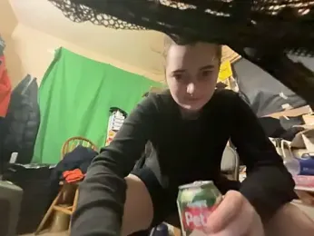 Snowbunnycake_131 — Stripchat recorded stream image, 11.02.2026 10:50