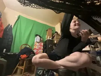 Snowbunnycake_131 — Stripchat recorded stream image, 11.02.2026 10:50