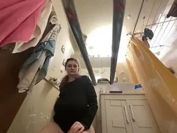 Snowbunnycake_131 — Stripchat recorded stream image, 11.02.2026 10:50