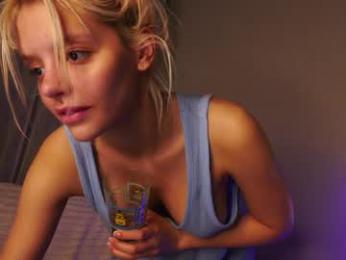 lesi_moonie — Chaturbate recorded stream screenshot (05 Mar 2025)