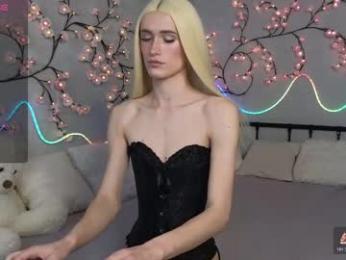 kris_mon — Chaturbate recorded stream screenshot (13 Feb 2026)