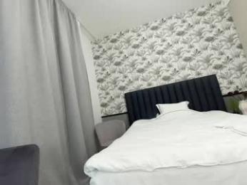 ehotlovea — Chaturbate recorded stream screenshot (05 Mar 2025)