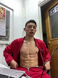 santiObrero — Stripchat recorded stream screenshot (24 Feb 2026)