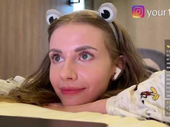 VikkiExtraCheese — Bongacams recorded stream image, 27.02.2026 01:50