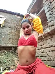 R_Roshni — Stripchat recorded stream screenshot (27 Feb 2026)