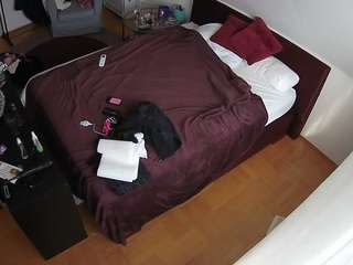 voyeurcam-julmodels-whitebed-2 — Camsoda recorded stream screenshot (26 Feb 2026)