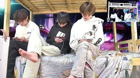 xiaohuangren01 — Stripchat recorded stream screenshot (05 Mar 2026)