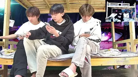 xiaohuangren01 — Stripchat recorded stream screenshot (05 Mar 2026)