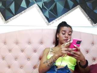 andrea-safeira — Camsoda recorded stream image, 12.03.2026 21:50