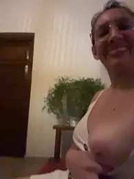 Gatitacarlita — Stripchat recorded stream screenshot (19 Mar 2026)