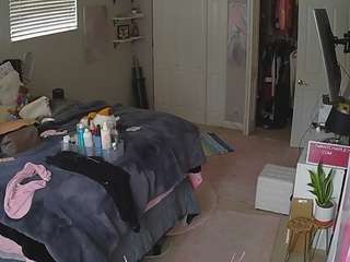 voyeurcam-house-charleys-room — Camsoda recorded stream image, 18.03.2026 13:30