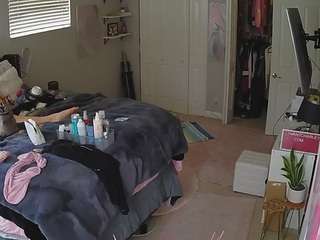 voyeurcam-house-charleys-room — Camsoda recorded stream image, 18.03.2026 13:30
