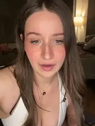 nerdynina — Stripchat recorded stream image, 26.03.2026 00:00