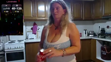 JennaDeluxe — Stripchat recorded stream screenshot (04 Apr 2026)