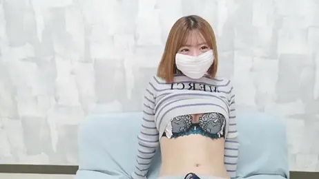 momo_love_ — Stripchat recorded stream screenshot (05 Apr 2026)