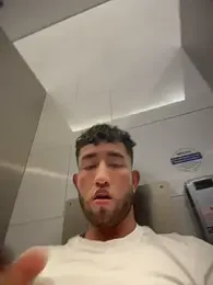 liam_bronw — Stripchat recorded stream image, 06.04.2026 18:30