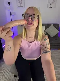 Megan_lu2 — Stripchat recorded stream screenshot (07 Apr 2026)