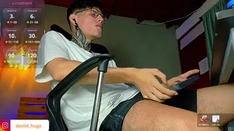 david_huge — Stripchat recorded stream screenshot (08 Apr 2026)