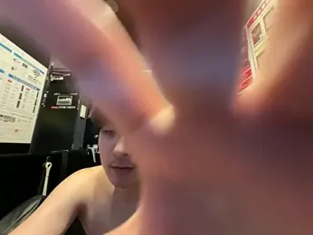 yuuki8910 — Stripchat recorded stream screenshot (08 Apr 2026)