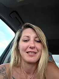 SheIsSomething — Stripchat recorded stream image, 10.04.2026 00:20