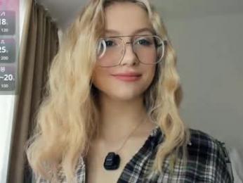 glossybabe_ — Chaturbate recorded stream screenshot (12 Apr 2026)