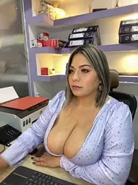 isabella_horney_ — Stripchat recorded stream image, 12.04.2026 12:00