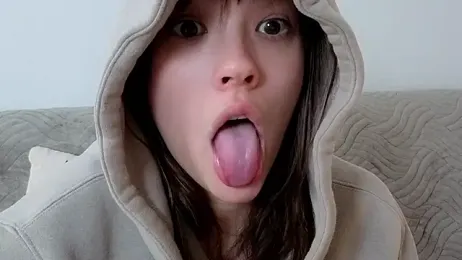 DemiDee — Stripchat recorded stream image, 15.04.2026 01:50