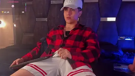 Brat_ — Stripchat recorded stream screenshot (16 Apr 2026)