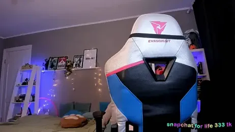 Viv_Player — Stripchat recorded stream screenshot (17 Apr 2026)