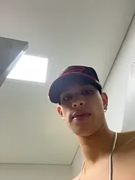 HarryGaze — Stripchat recorded stream image, 17.04.2026 13:10
