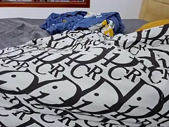huykkk99 — Stripchat recorded stream image, 17.04.2026 16:50