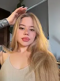 curchez_ — Stripchat recorded stream screenshot (17 Apr 2026)