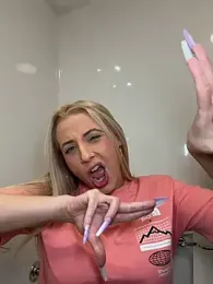 Strongqueen — Stripchat recorded stream image, 17.04.2026 21:40