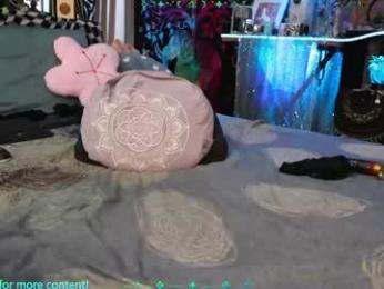 xaevynne — Chaturbate recorded stream image, 18.04.2026 04:20