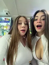 roouse — Stripchat recorded stream image, 19.04.2026 00:40