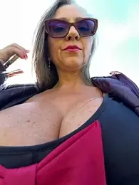 Alimela — Stripchat recorded stream screenshot (19 Apr 2026)