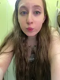 FroggyAnna — Stripchat recorded stream image, 20.04.2026 21:10