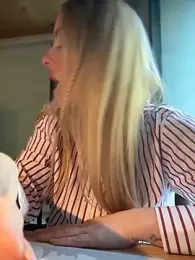 EmaSalis — Stripchat recorded stream image, 21.04.2026 07:40